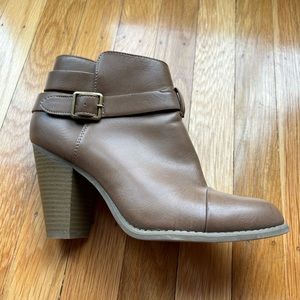 LC Lauren Conrad brown ankle boots - size 7.5M